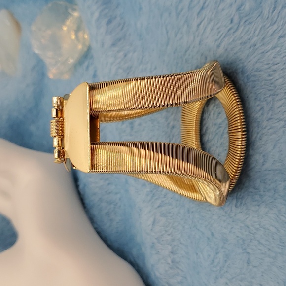 NEW AND BEAUTIFUL GOLD WIRED CLAMPER BRACELET - Picture 6 of 6